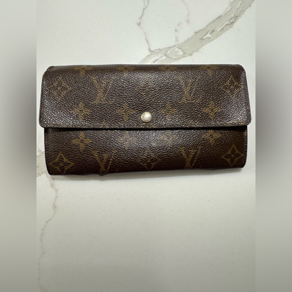Louis Vuitton Monogram Canvas Sarah Wallet – Authentic